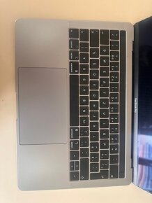 MacBook Pro 13-inch, 2019, Two Thunderbolt 3 ports - 3