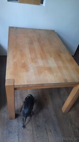 Masivní dřevěný jídelní stůl s lavici a s židlemi - 3