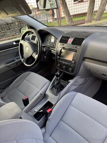 VW Golf 5 - 3