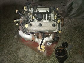 Prodám na Oldsmobile 88 V6 motor - 3