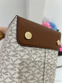 Michael Kors kabelka Mercer large vanilla monogram - 3