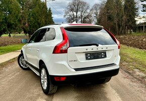 VOLVO XC60 2.4 D4 MOMENTUM MANUÁL - 3