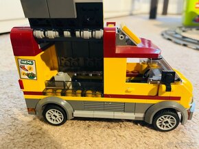 LEGO City Foodtruck s pizzou - 3