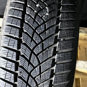 Zimní pneu 215/50 R17 95V Goodyear 8mm - 3