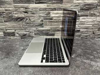 MacBook Pro 13" 2020 M1 / 8GB / 256GB - 3