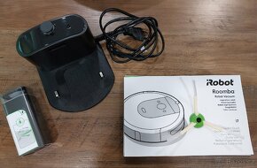 Robotický vysavač iRobot Roomba i7 black - 3