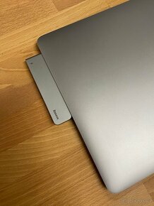 MacBook Pro 13,3 CZ 2019 i5 128GB 8GB + brašna + hub Baseus - 3