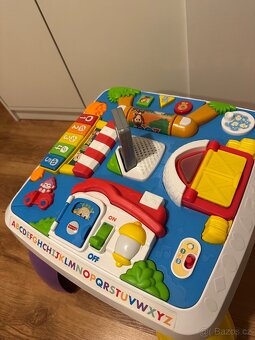 Pejskův stoleček Fisher-price interaktivní stolek - 3