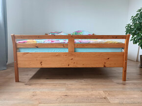 Dřevěná borovicová postel 160x200cm + noční stolky - 3