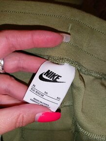 NOVÉ KHAKI NIKE TEPLÁKY (CZ2595-334) vel.XL (menší) - 3