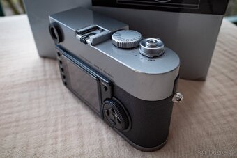 Leica M9 s vyměněným sklem senzoru - 3