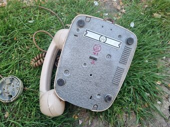 Starožitný telefon. Retro telefon. - 3