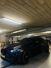 PRONÁJEM MERCEDES E 2023 BLACK AMG 4 Matic - 3