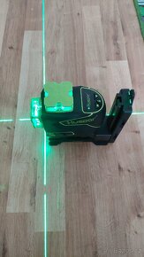 Samonivelačni Křížový Laser - 3