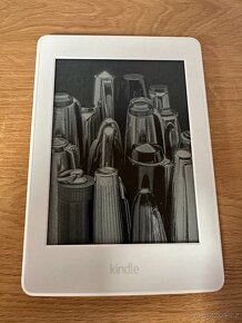 Amazon Kindle Paperwhite 3 (7. generace) - 4GB - 3