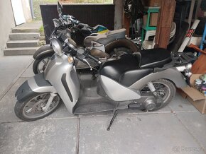 Skútry Piaggio,Aprilia - 3