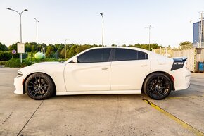 Dodge Charger 6,4 DAYTONA SRT - 3