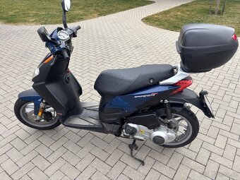 Skútr Aprilia Sport City 125 - 3