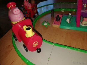 Vláček Peppa Pig, domeček - 3