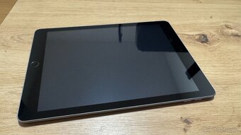 Apple iPad 5 32GB, příslušenství, 2400Kč - 3