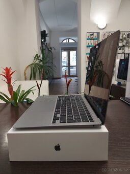 MacBook Air 13 palců 2020 - 3