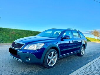 Škoda Octavia Scout 2.0 TDI Tažné Xenony Navigace Alcantara - 3