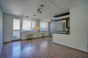 Prodej prostorného bytu 3+1 po rekonstrukci v Kladně - 3