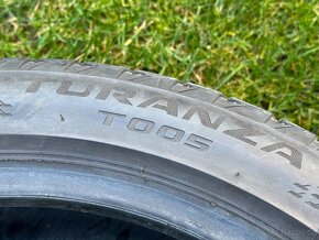 255/40 R19 - 3