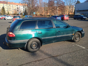 Toyota Avensis 2002 - na náhradní díly - 3