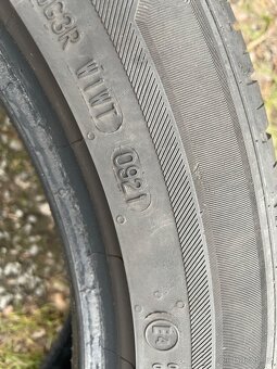 Pneu 215/55R17 - 3