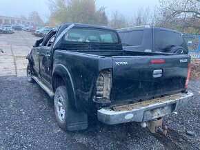 Toyota Hilux 2008 2.5 D4D 88 kW- zdravá korba - 3