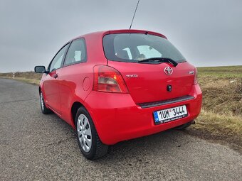 Prodám Toyota Yaris 1,3 - 2006, navigace, dvě sady kol - 3