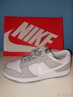 NIKE DUNK LOW LX 'LIGHT SMOKE GREY/WHITE - PHOTON DUST - 3