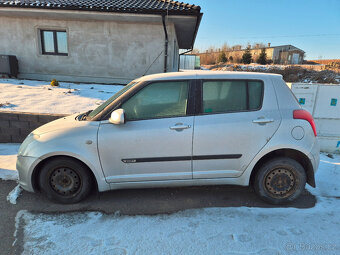 Prodám Suzuki Swift, stříbrná, r. v. 2010 - bouraná - 3