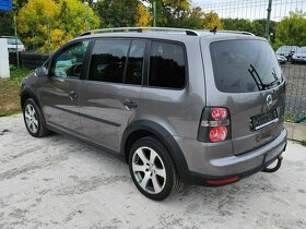 Volkswagen Touran Cross - 3