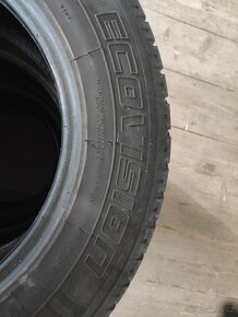 Pneu 235/60 R16 - 3