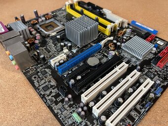 ASUS P5WD2-E - 3