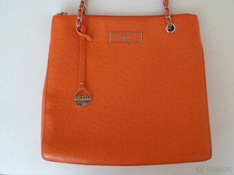 NOVÁ ZNAČKOVÁ KOŽENÁ CROSSBODY KABELKA, zn. DKNY - 3