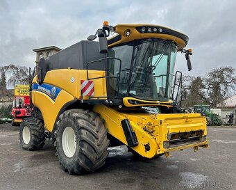 Sklízecí mlátička NEW HOLLAND CX8.80  + žací lišta 7,6 m - 3