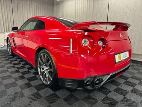 Nissan GT-R - 3