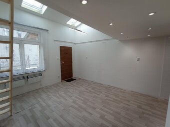 Atelier - novostavba 1kk 22m2 + 10m2  Praha Vršovice - 3