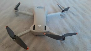 DJI Mini 3 s ovladačem, baterií a ochranným kufříkem - 3