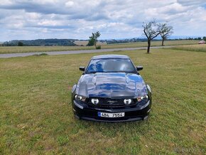 Ford mustang 3.7 v6 platí do smazani - 3