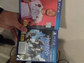 Prodám PS4Slim plně funkční - 3