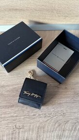 Přívěsek Tommy Hilfiger | sedí na airpods 1,2 generace - 3