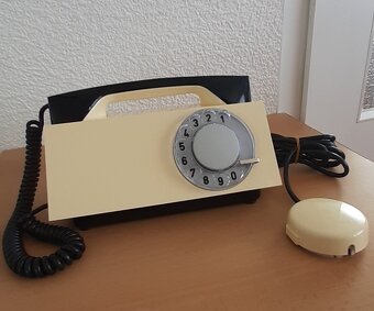 Starý telefon Tesla T65H - 3