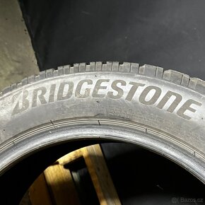 Zimní pneu 215/55 R17 98V Bridgestone 5mm - 3