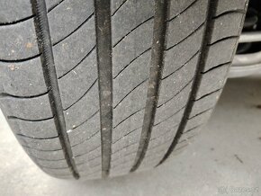 Prodam pneu 235/45 r20 - 3