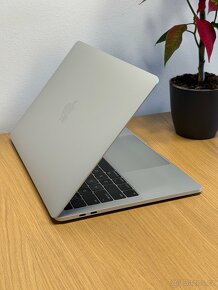 2017 Apple MacBook Pro 13" - Core i7 - 16GB RAM - 1TB SSD - 3