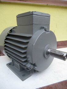 Mohelnický patkový elektromotor 380V.1,1kw-1410ot.min. - 3